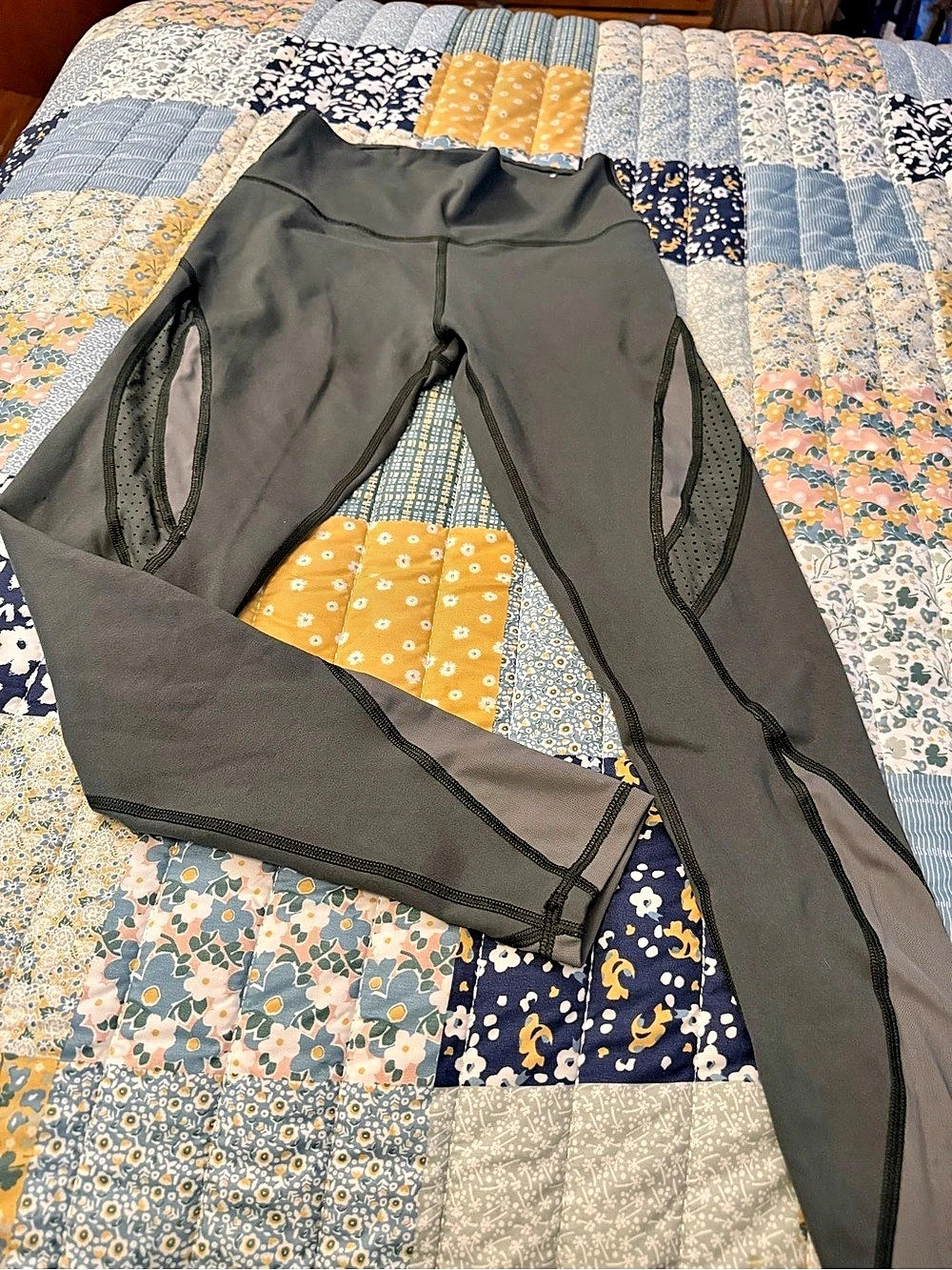 Aerie Chill. Play. Move. Women's Black Medium Like New